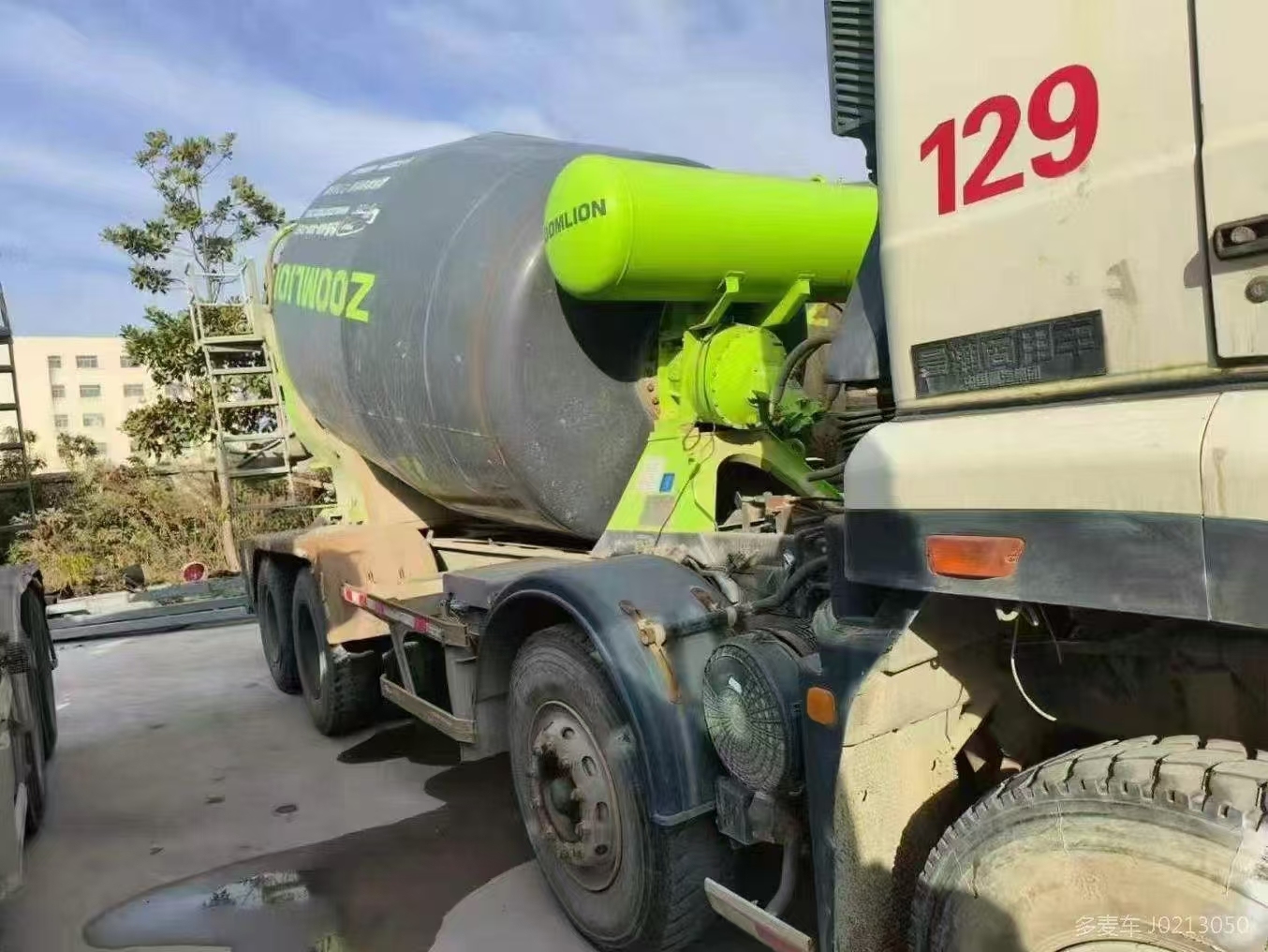 Second-hand 4-axle mixer truck