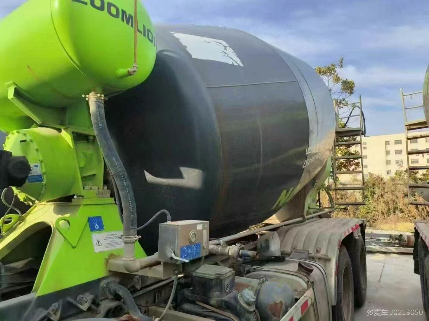Second-hand 4-axle mixer truck