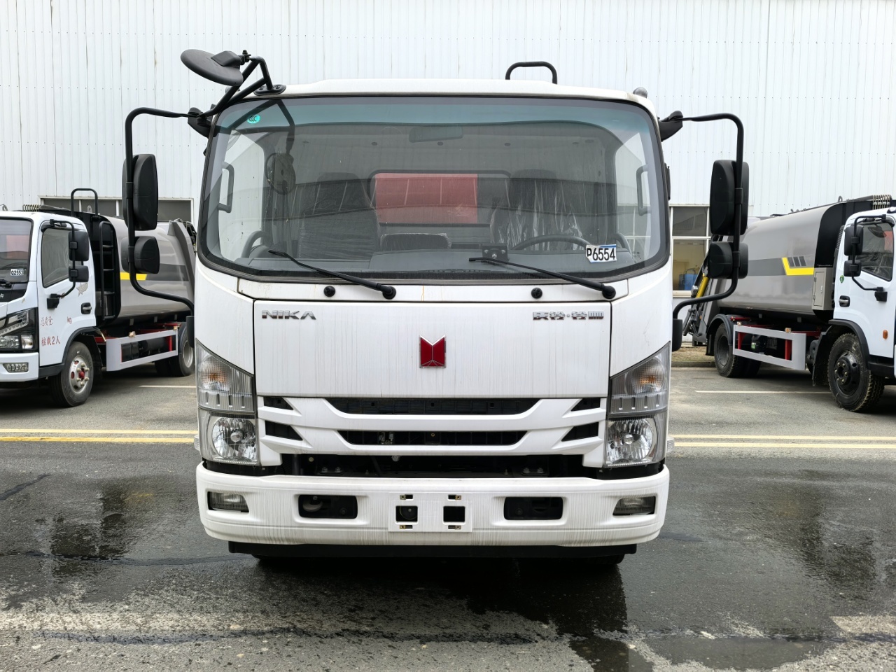 Compressed garbage truck