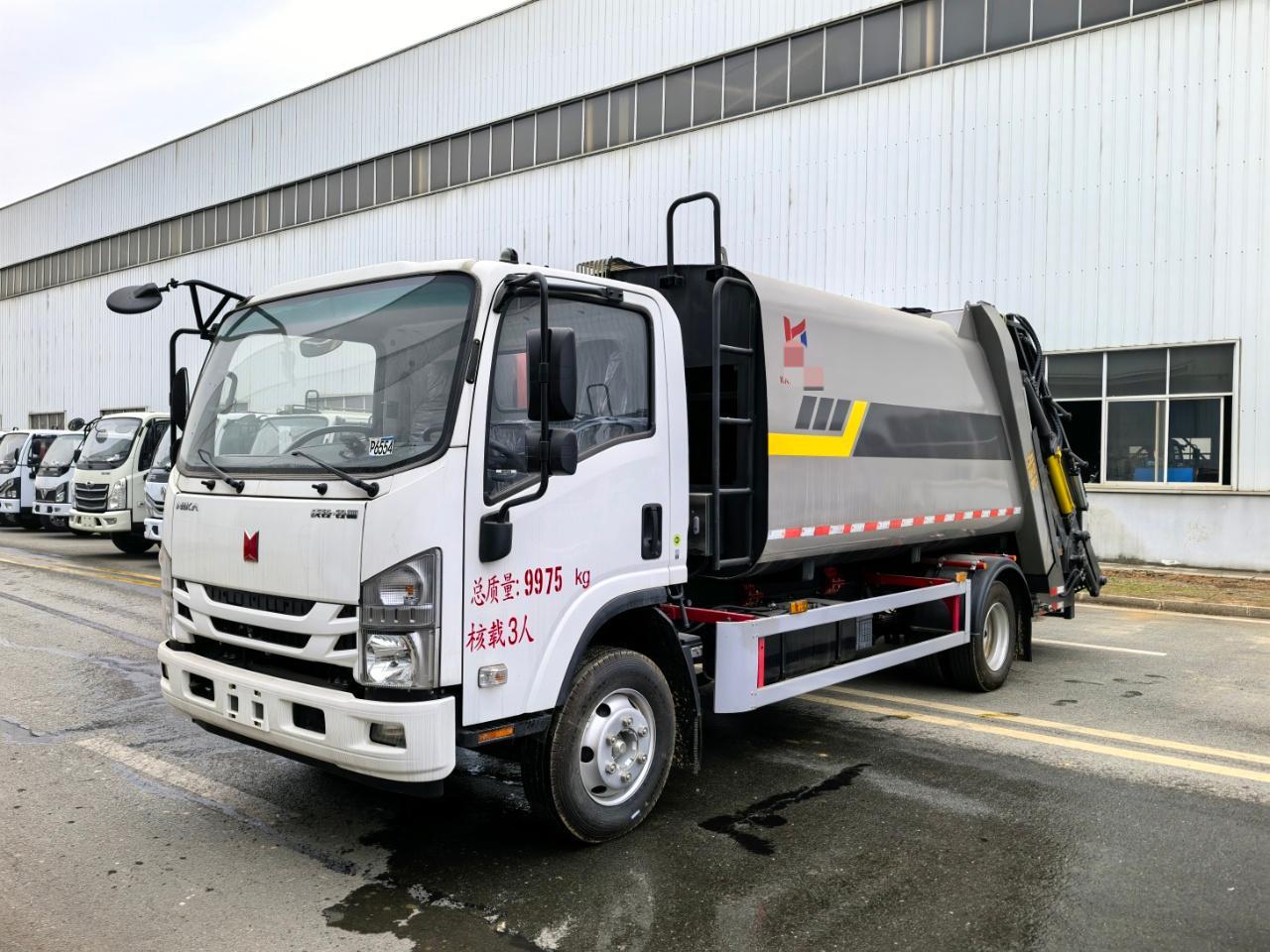 Compressed garbage truck