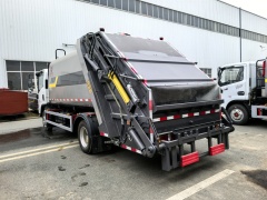 Compressed garbage truck