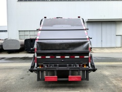 Compressed garbage truck