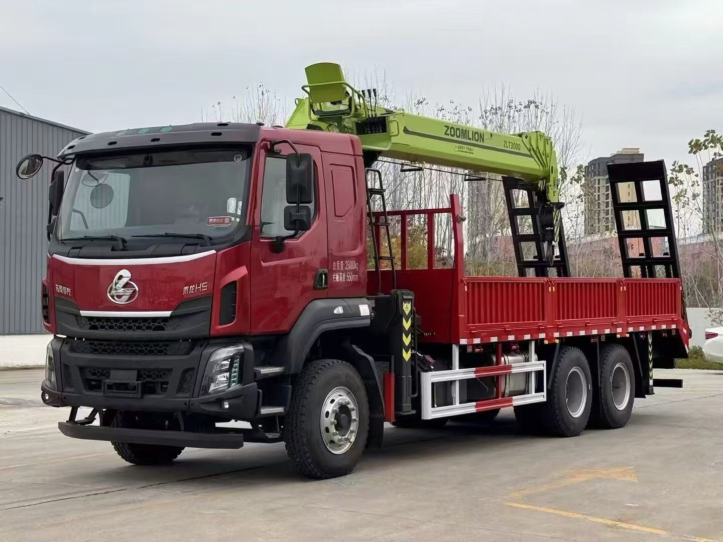 8x4 truck-mounted crane