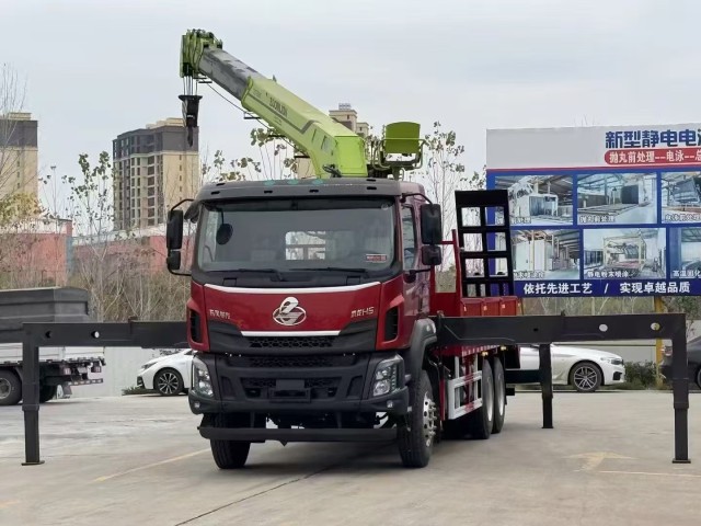 8x4 truck-mounted crane