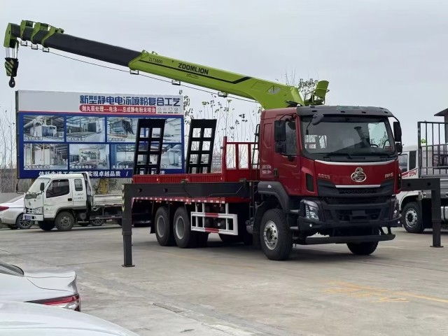 8x4 truck-mounted crane