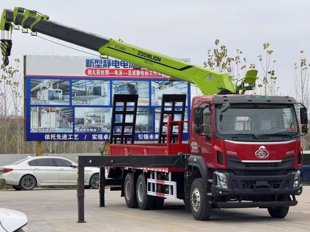 8x4 truck-mounted crane