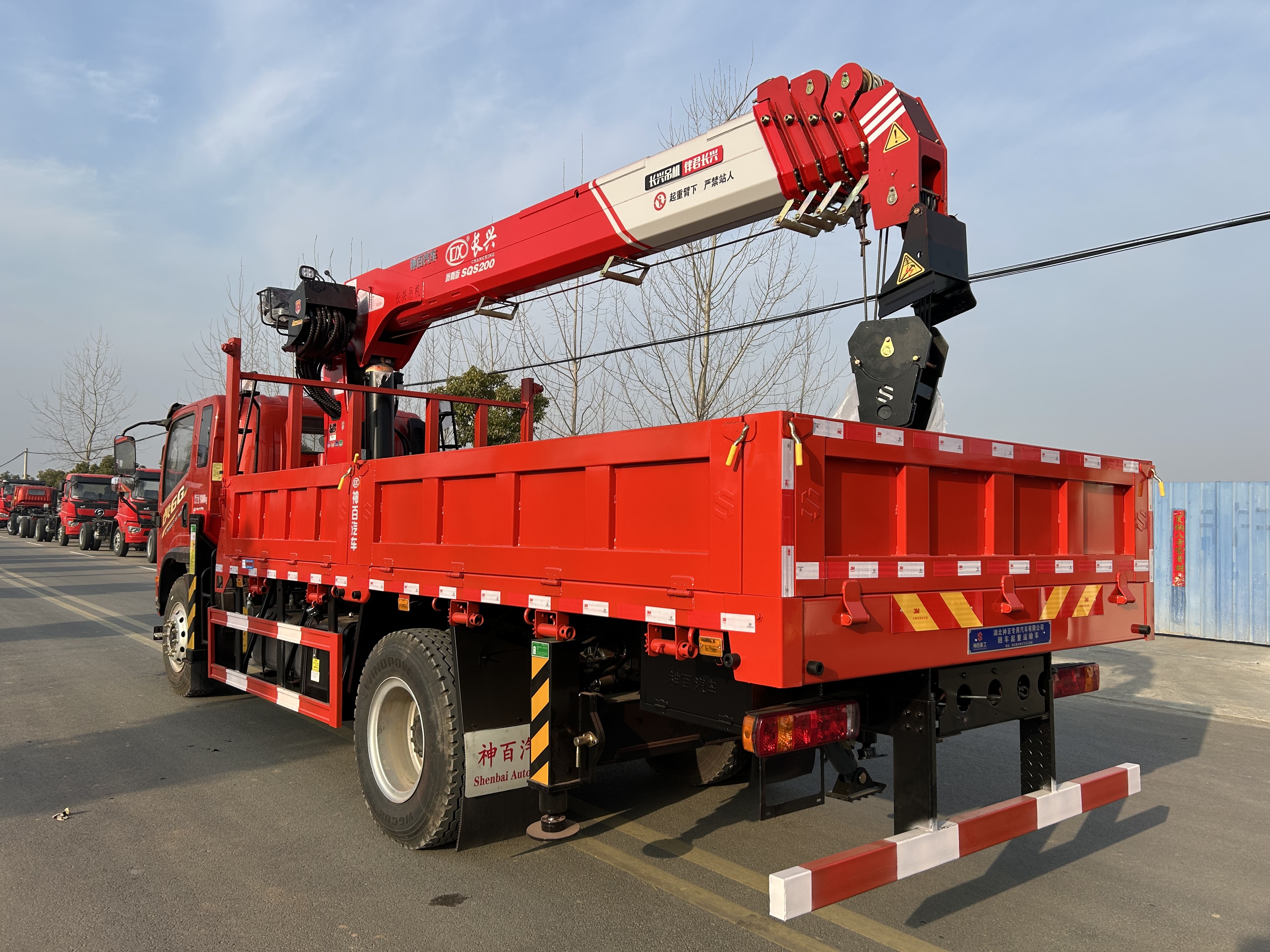Truck-mounted crane
