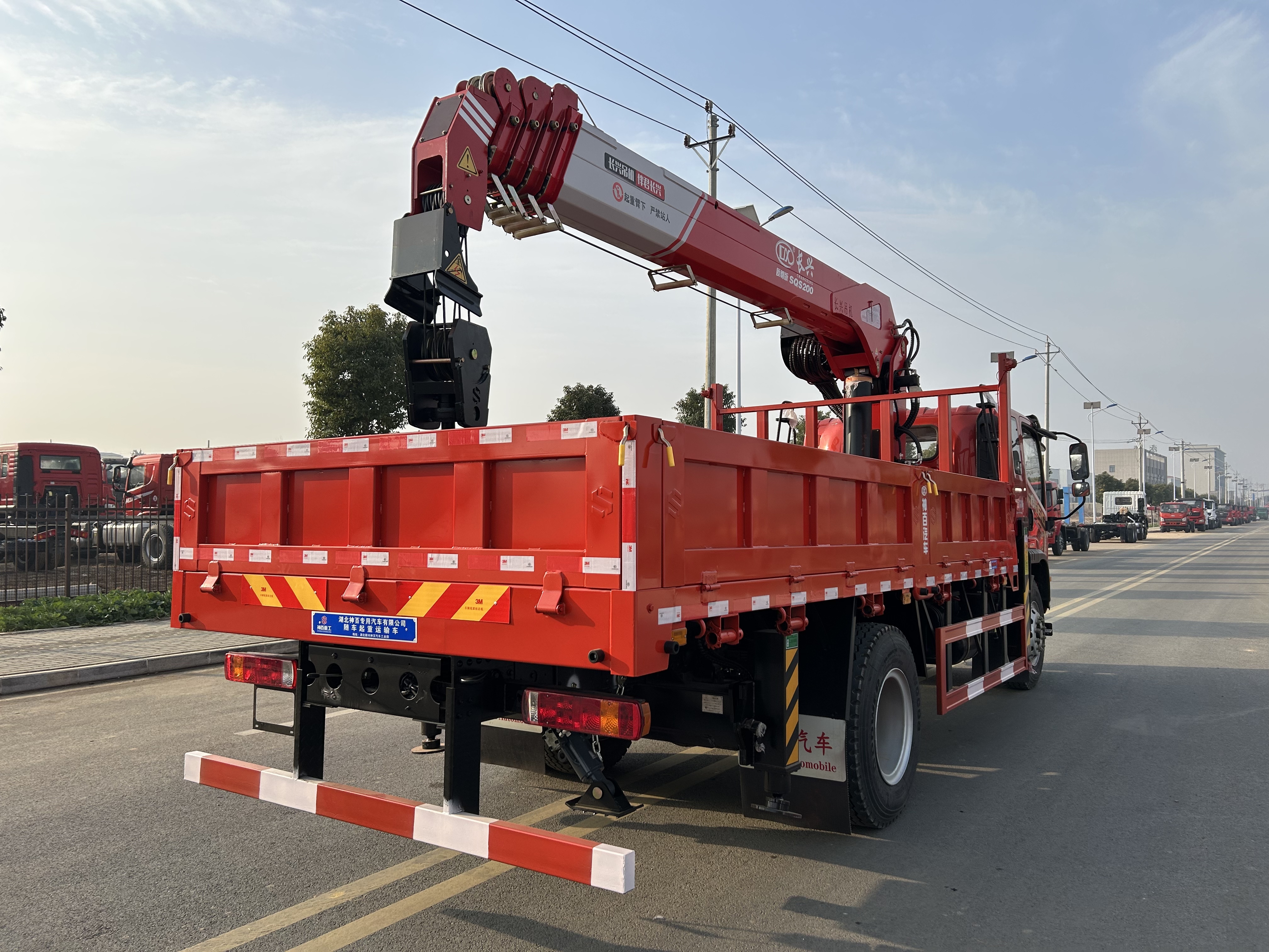 Truck-mounted crane