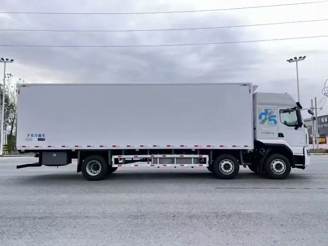 freezer refrigerated truck