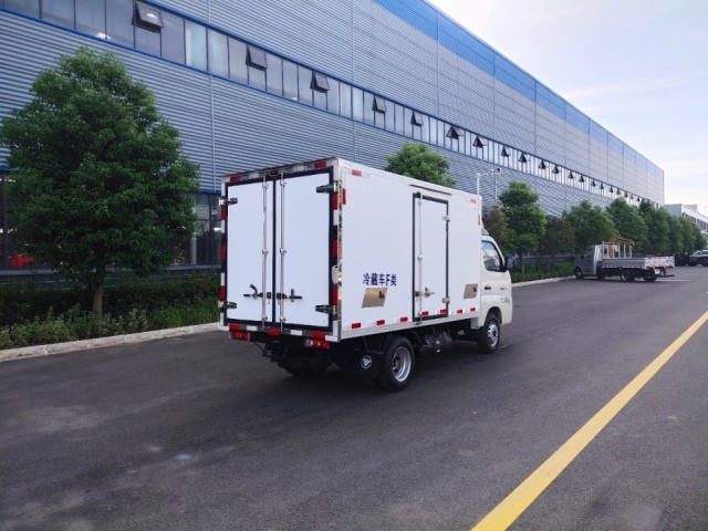 Refrigerator truck