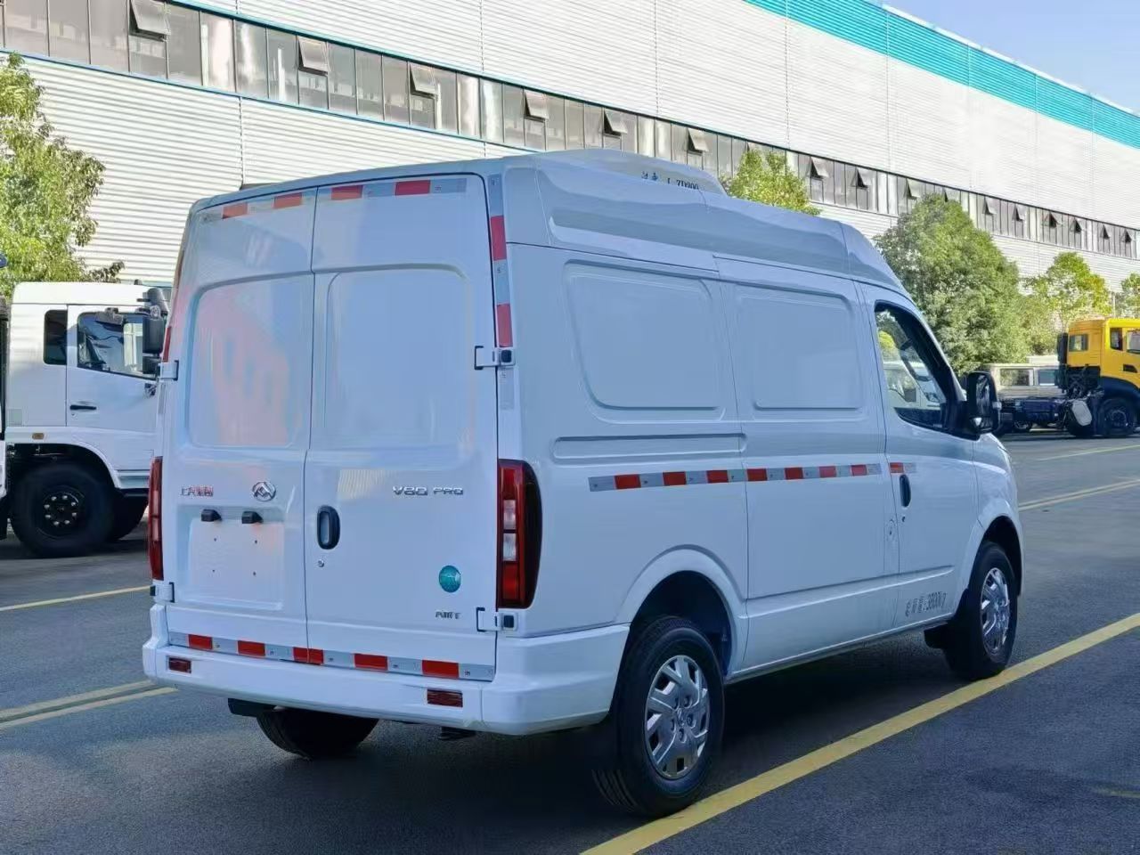 refrigerator truck