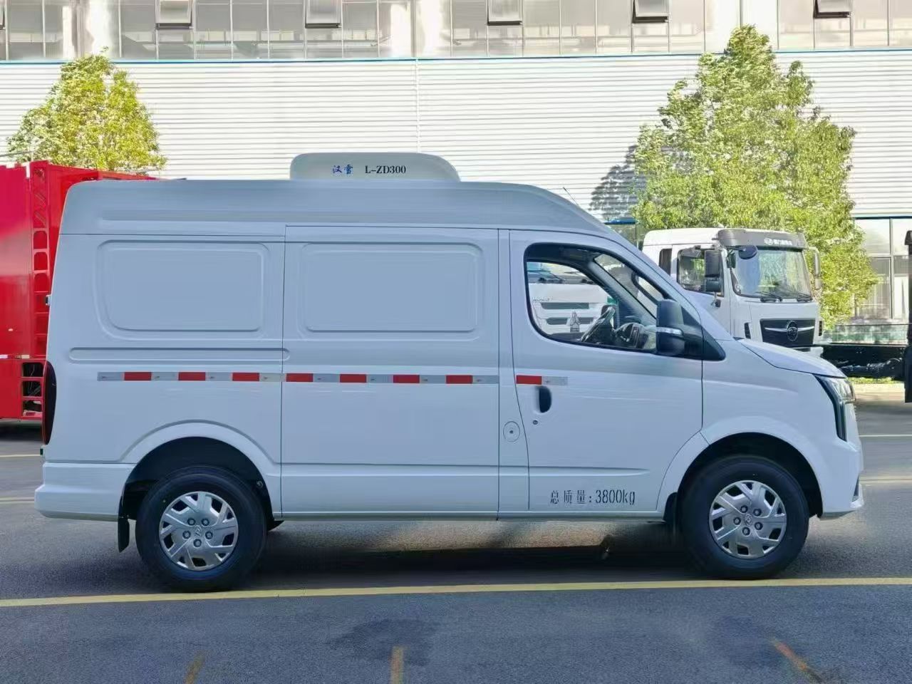 refrigerator truck