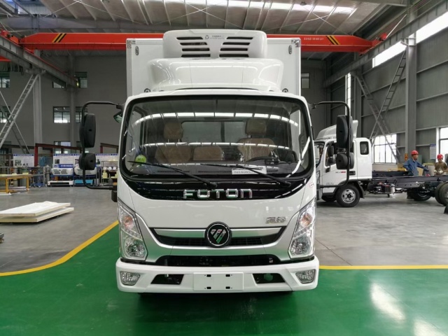 Refrigerator truck