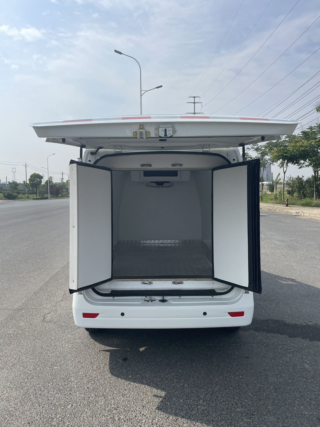M80 Refrigerator truck