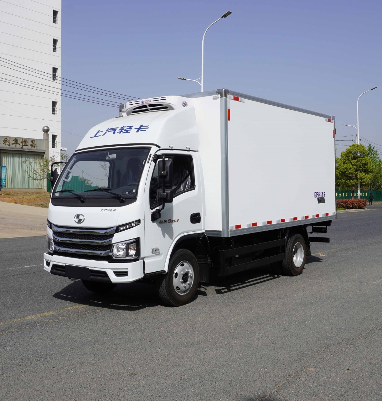 Refrigerator truck