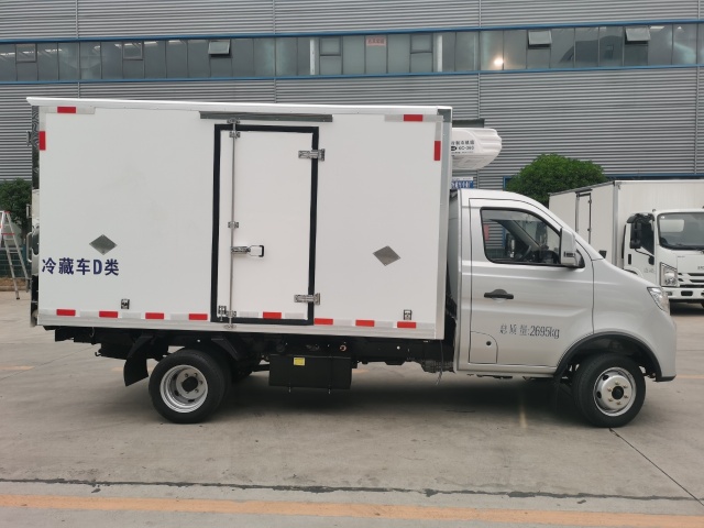 Refrigerator Truck