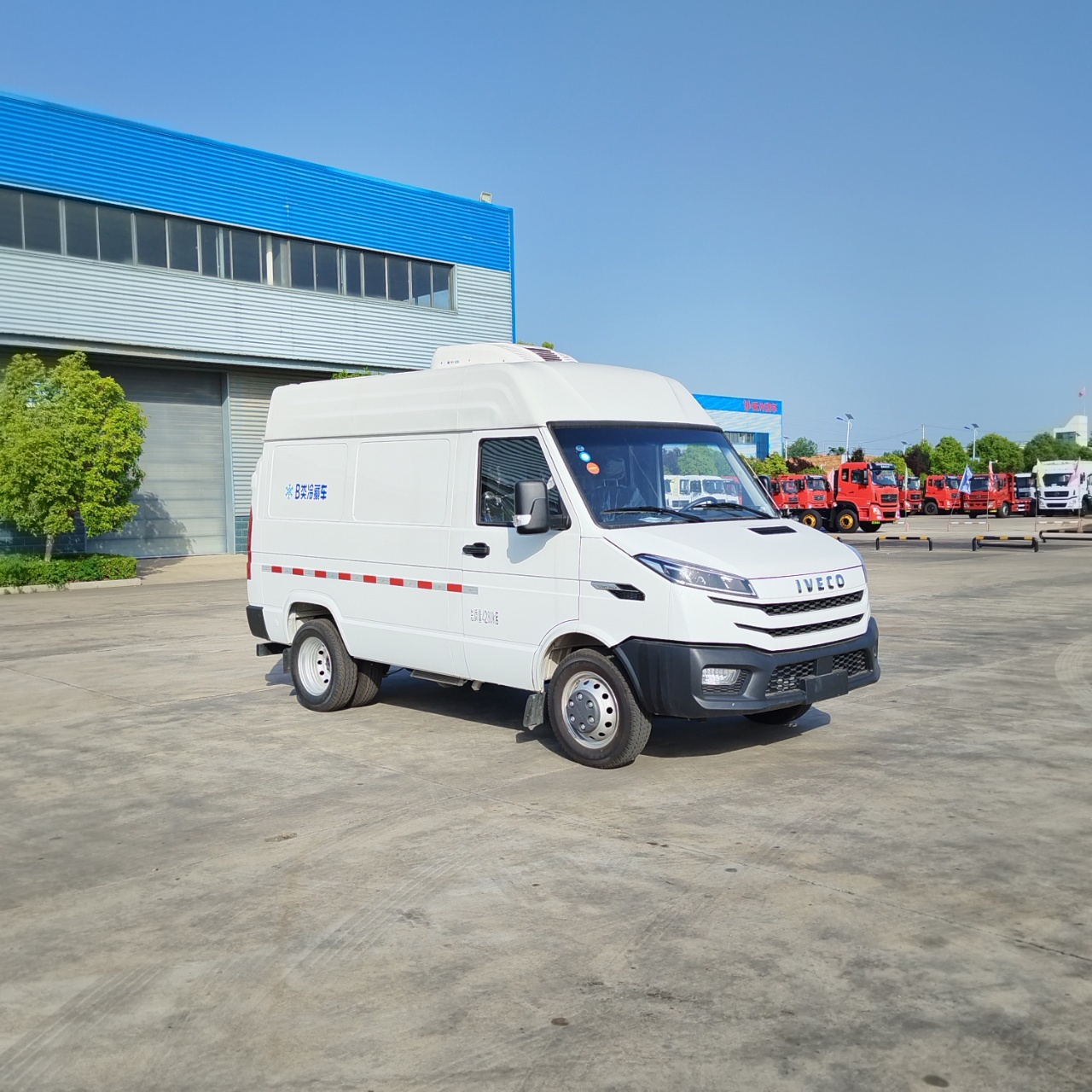 China VI IVECO Short-Axle Enclosed Refrigerated Truck, Blue Plate Class B Cold Chain Fresh-Keeping Vehicle
