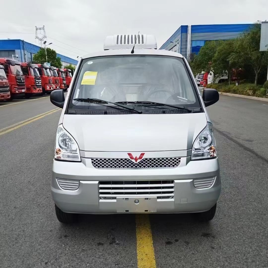SGMW Closed Refrigerated Insulation Van, National VI Gasoline Cold Chain Freight Vehicle
