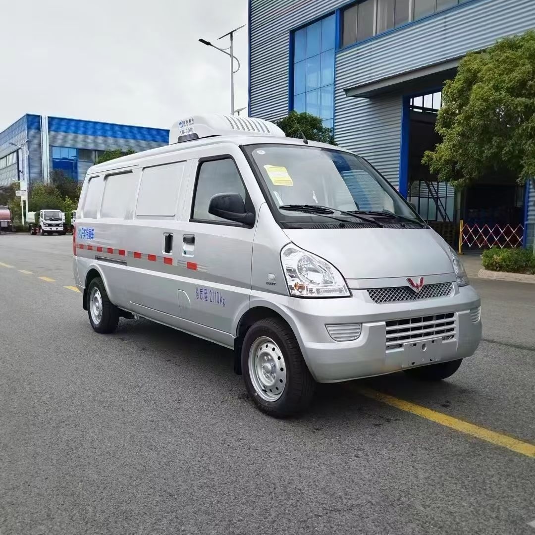 SGMW Closed Refrigerated Insulation Van, National VI Gasoline Cold Chain Freight Vehicle