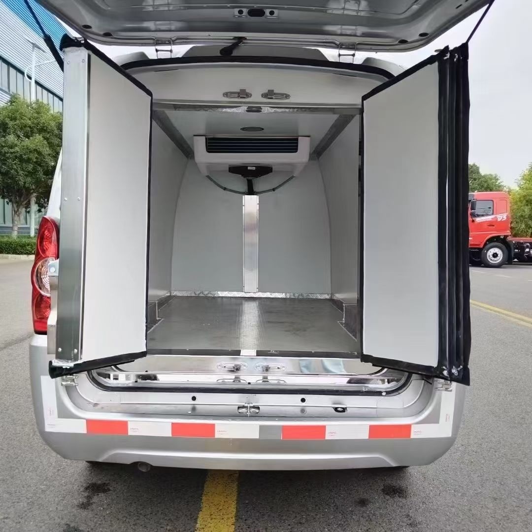 SGMW Closed Refrigerated Insulation Van, National VI Gasoline Cold Chain Freight Vehicle