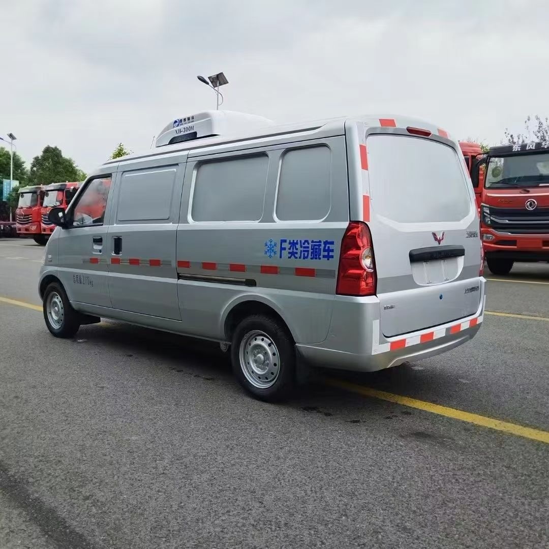 SGMW Closed Refrigerated Insulation Van, National VI Gasoline Cold Chain Freight Vehicle