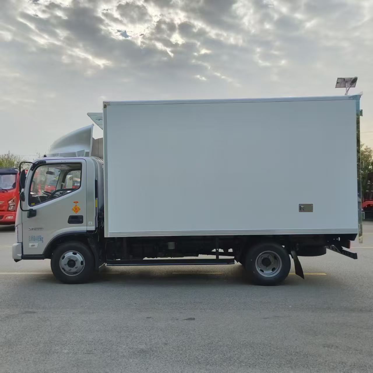 refrigerator truck
