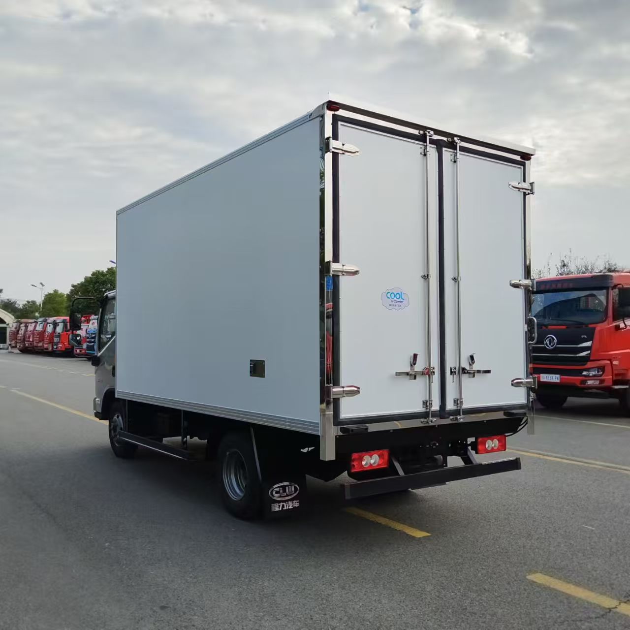 refrigerator truck