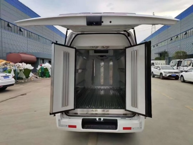 Refrigerator Truck