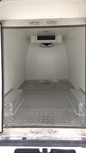 Refrigerator Truck