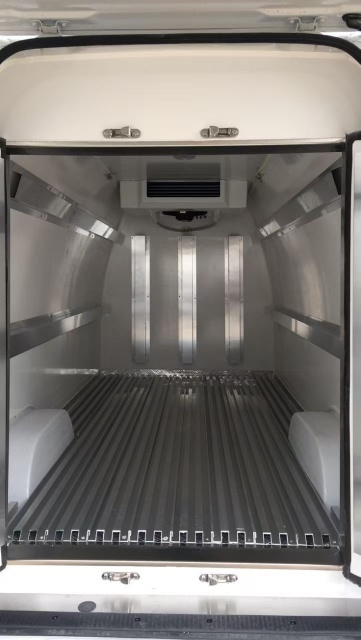 Refrigerator Truck