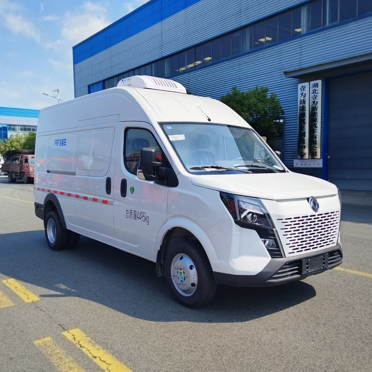 Dongfeng Yufeng V9 143 HP Van Refrigerated TruckIce Cream truck