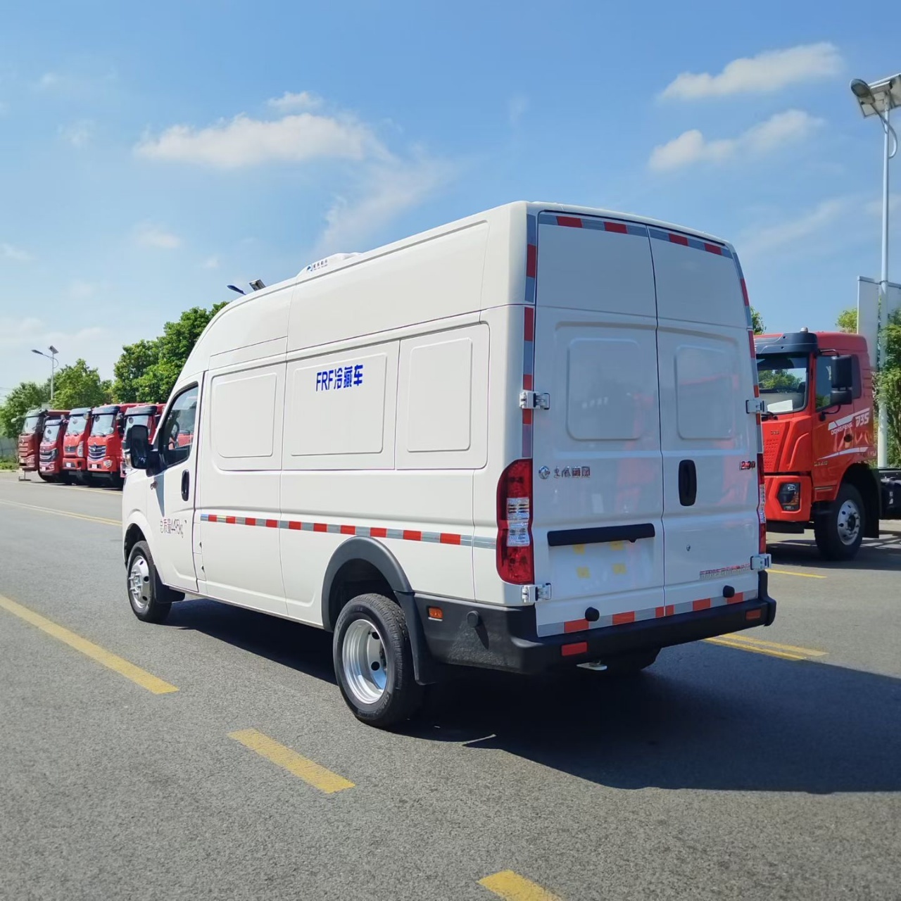 Dongfeng Yufeng V9 143 HP Van Refrigerated TruckIce Cream truck