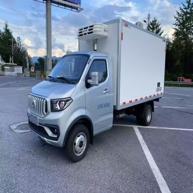 Refrigerator Truck