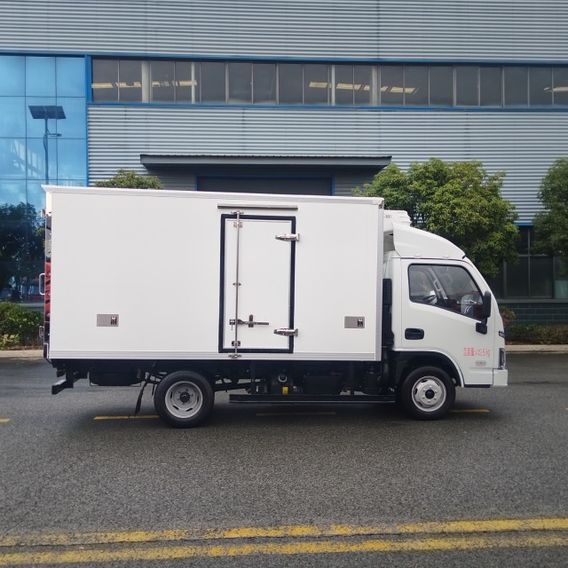 SAIC Yuejin Fuyun S80 Blue License Refrigerated Truck