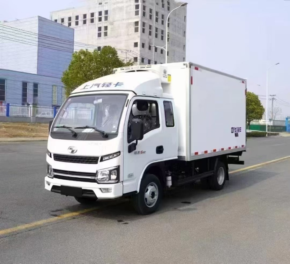 SAIC Yuejin Fuyun S80 Semi-row Cab Blue License Refrigerated Truck