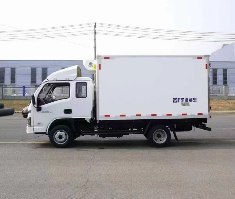SAIC Yuejin Fuyun S80 Semi-row Cab Blue License Refrigerated Truck
