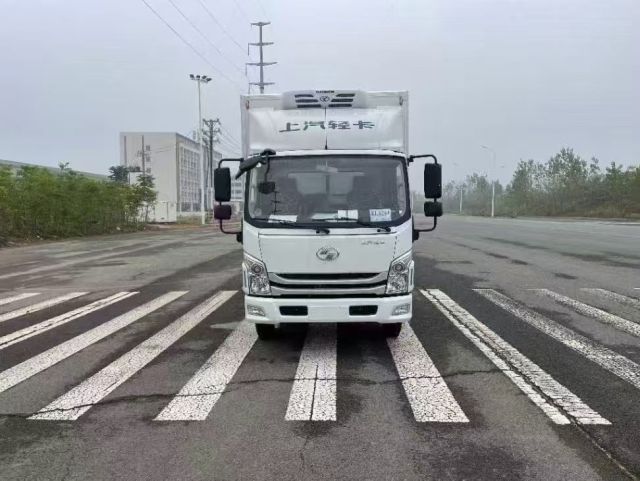 Refrigerator truck