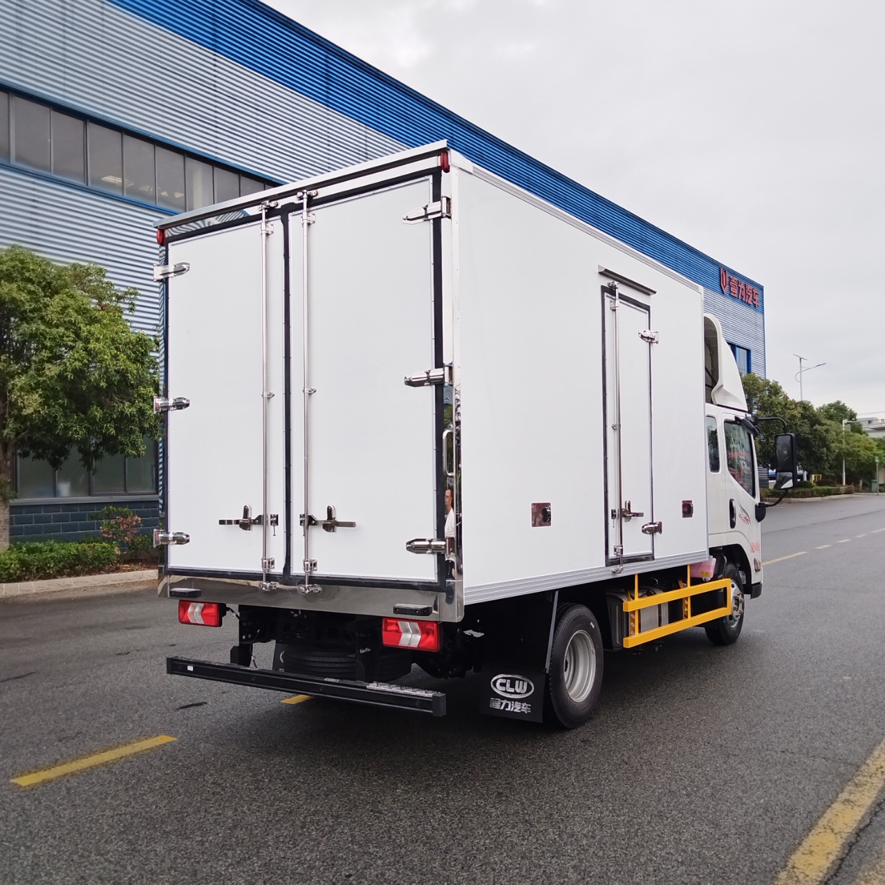 JMC  Blue License Semi-Cab Wide Cold Chain Box Refrigerated Transport Vehicle