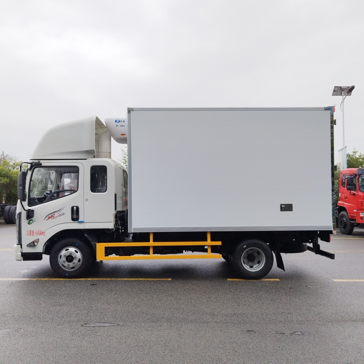 JMC  Blue License Semi-Cab Wide Cold Chain Box Refrigerated Transport Vehicle