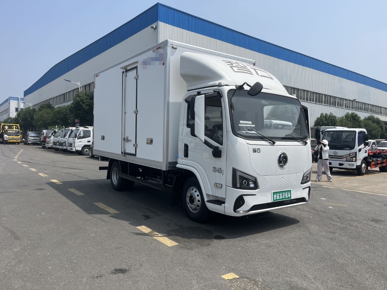 Shacman Pure Electric New Energy Refrigerated Truck (4.2-meter Blue License Box-type Cold Chain Light Truck)