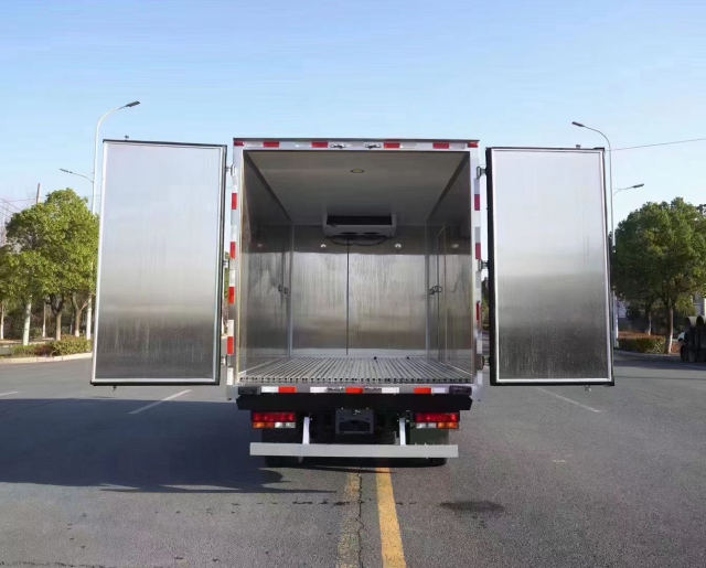 Refrigerated truck