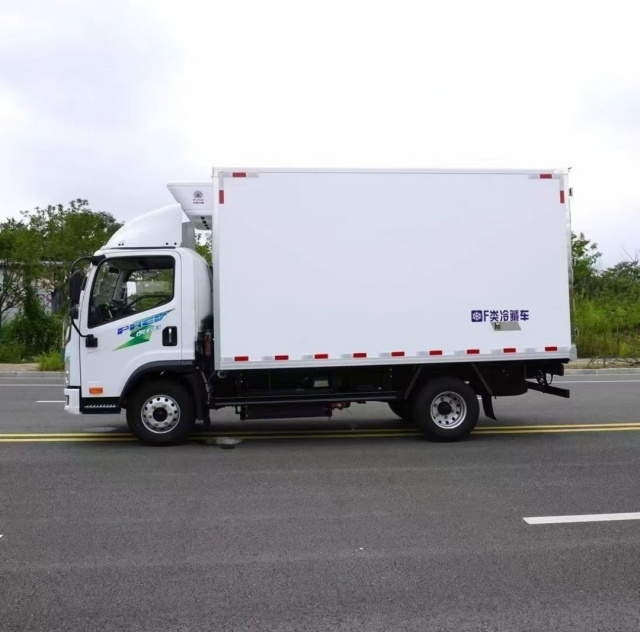 Refrigerator truck