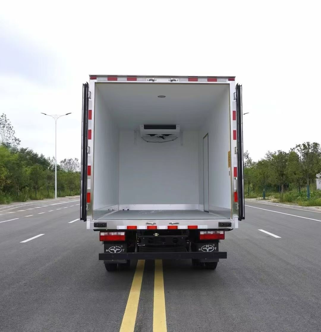 FAW  Tiger 6G 4.2-meter oil-electric hybrid green license refrigerated truck