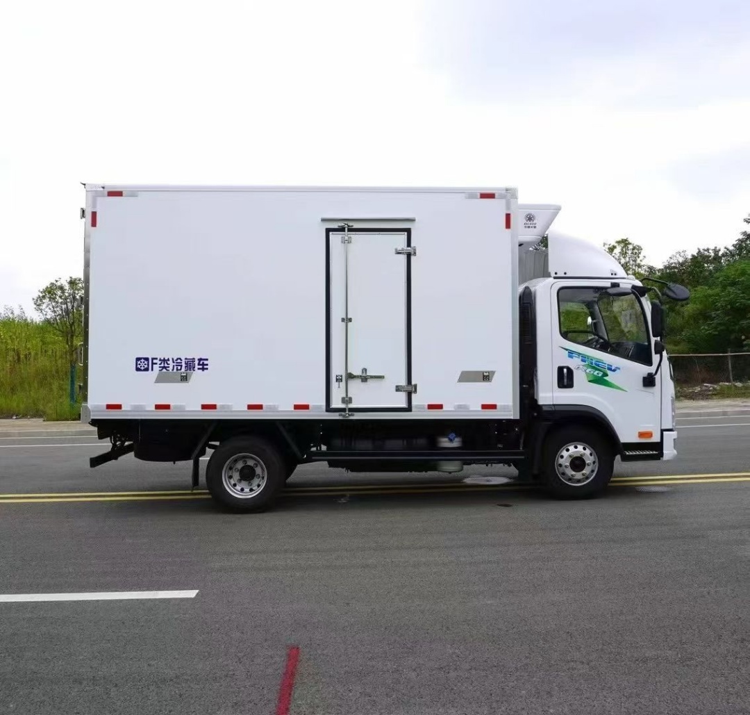 FAW  Tiger 6G 4.2-meter oil-electric hybrid green license refrigerated truck
