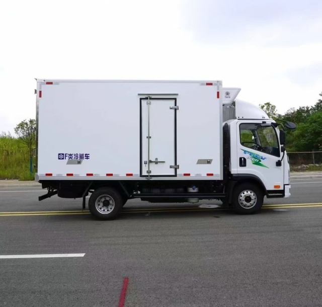 Refrigerator truck