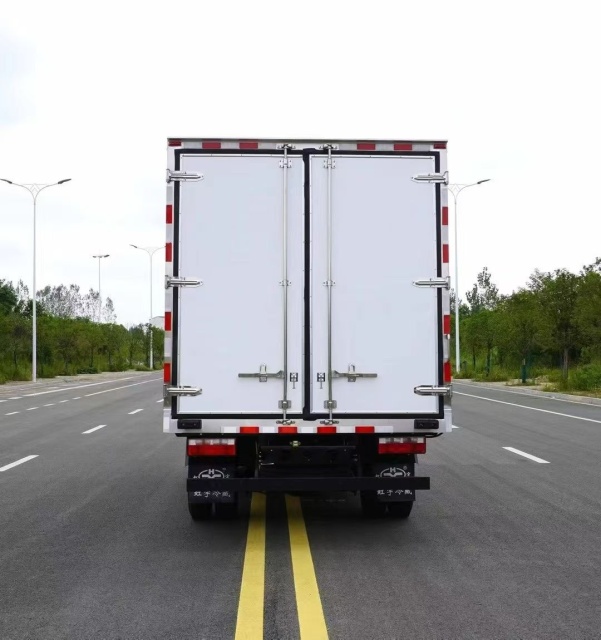 Refrigerator truck