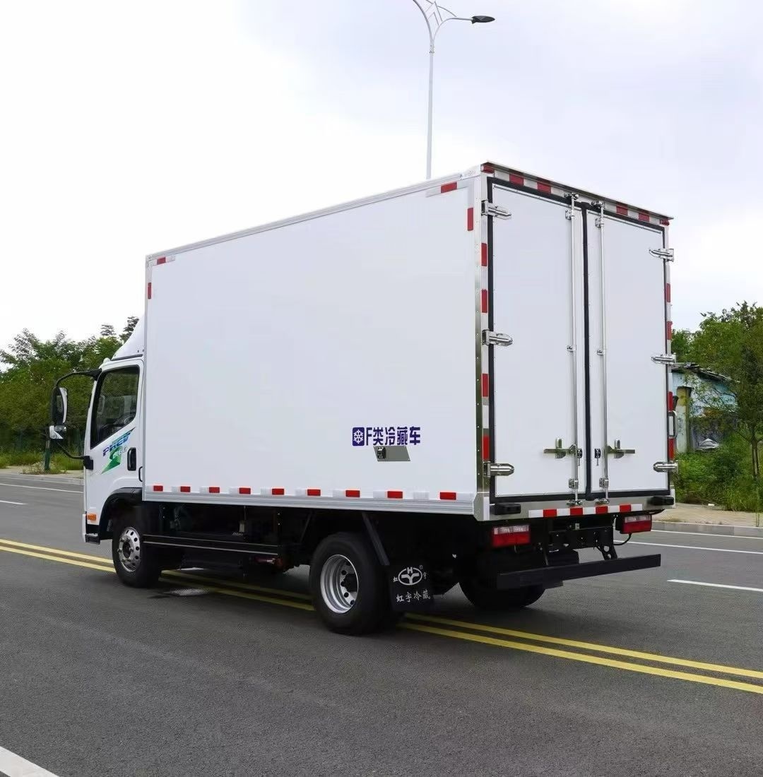 FAW  Tiger 6G 4.2-meter oil-electric hybrid green license refrigerated truck
