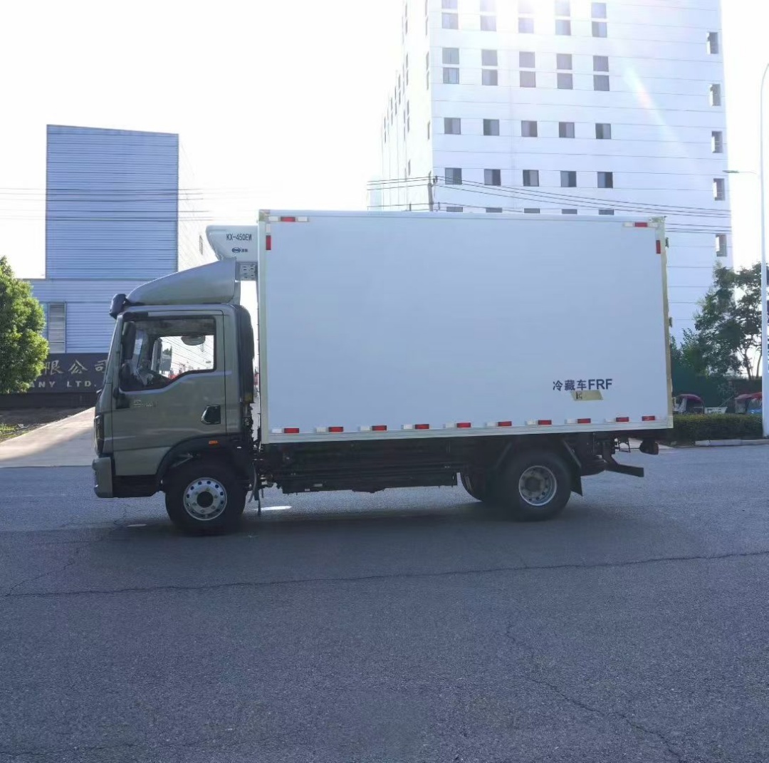 Sinotruk HOWO Commander Series 4x2 Refrigerated Truck