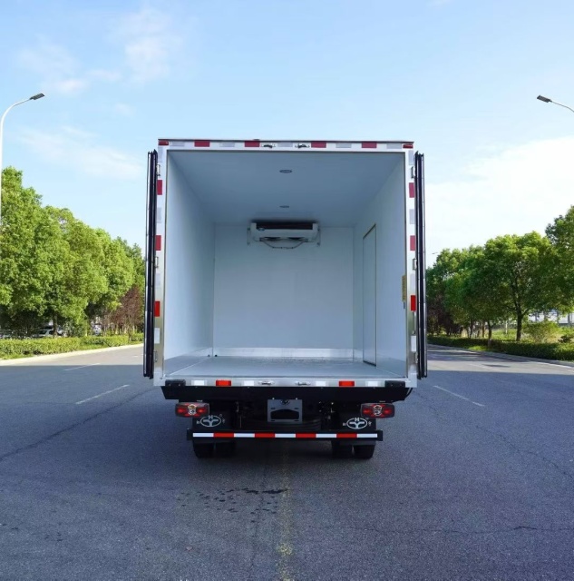 Refrigerator truck