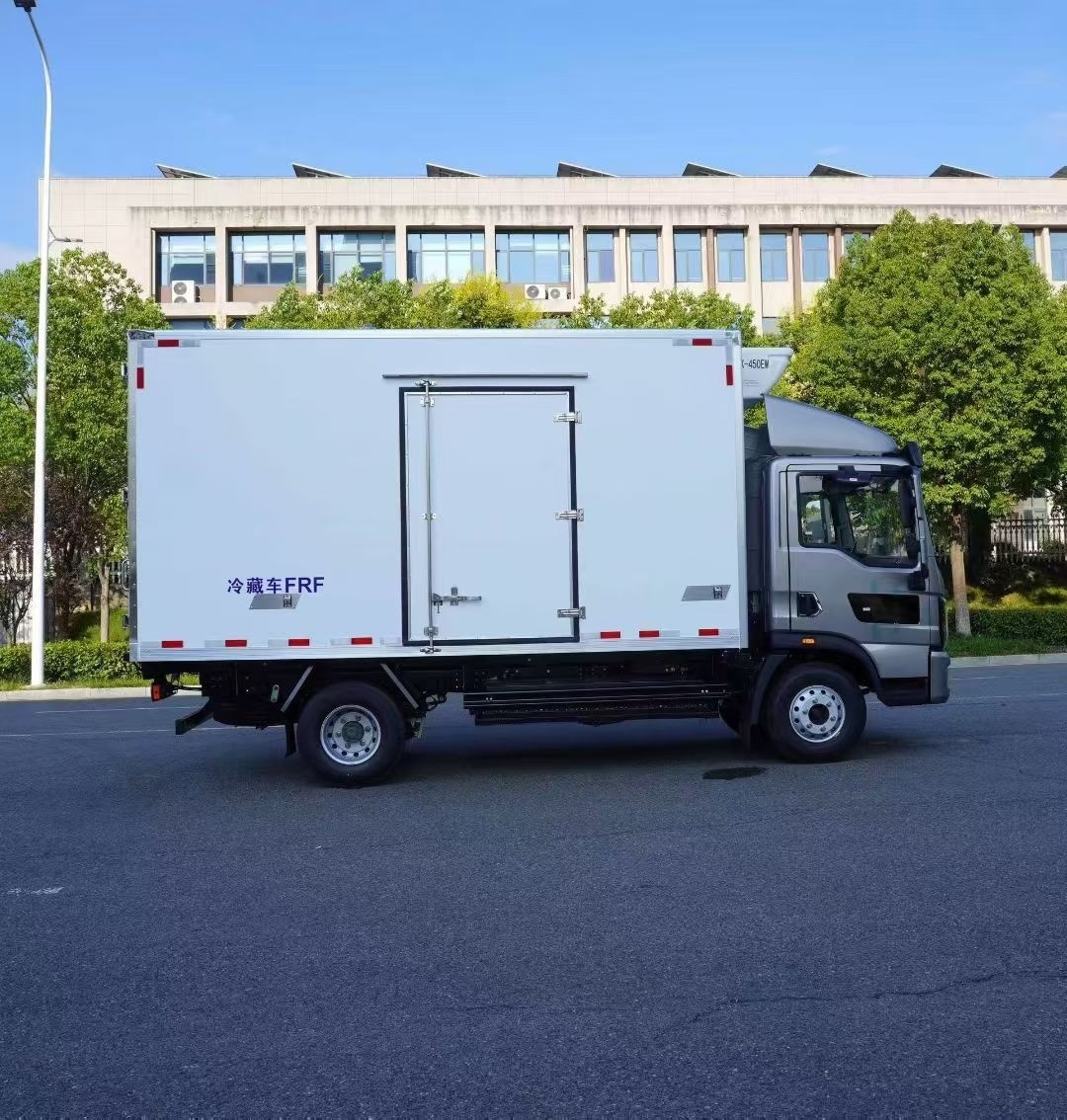 Sinotruk HOWO Commander Series 4x2 Refrigerated Truck
